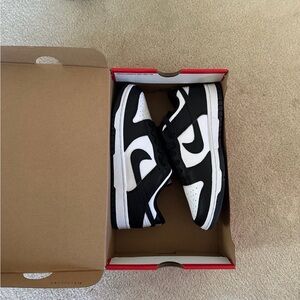 Nike panda dunks low retro